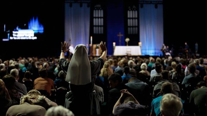 ‘Stay close to the fire’ kindled by the consecration, bishop tells Minnesota Eucharistic Congress